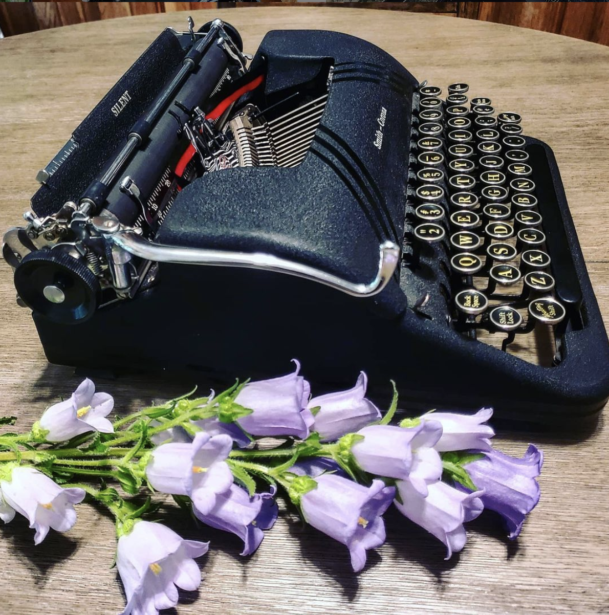 Circa 1940 Smith Corona Silent / Sterling Typewriter with case (4s